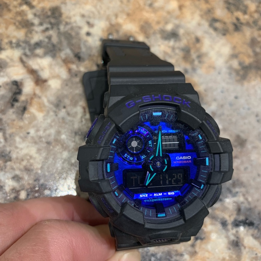 Mens G Shock GA-700VB